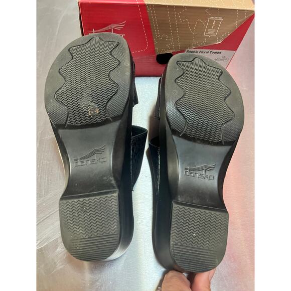 Dansko Sophie Sandals Size 39 US 8.5-9 Black Floral Tooled Leather Comfort Shoes - Picture 9 of 9